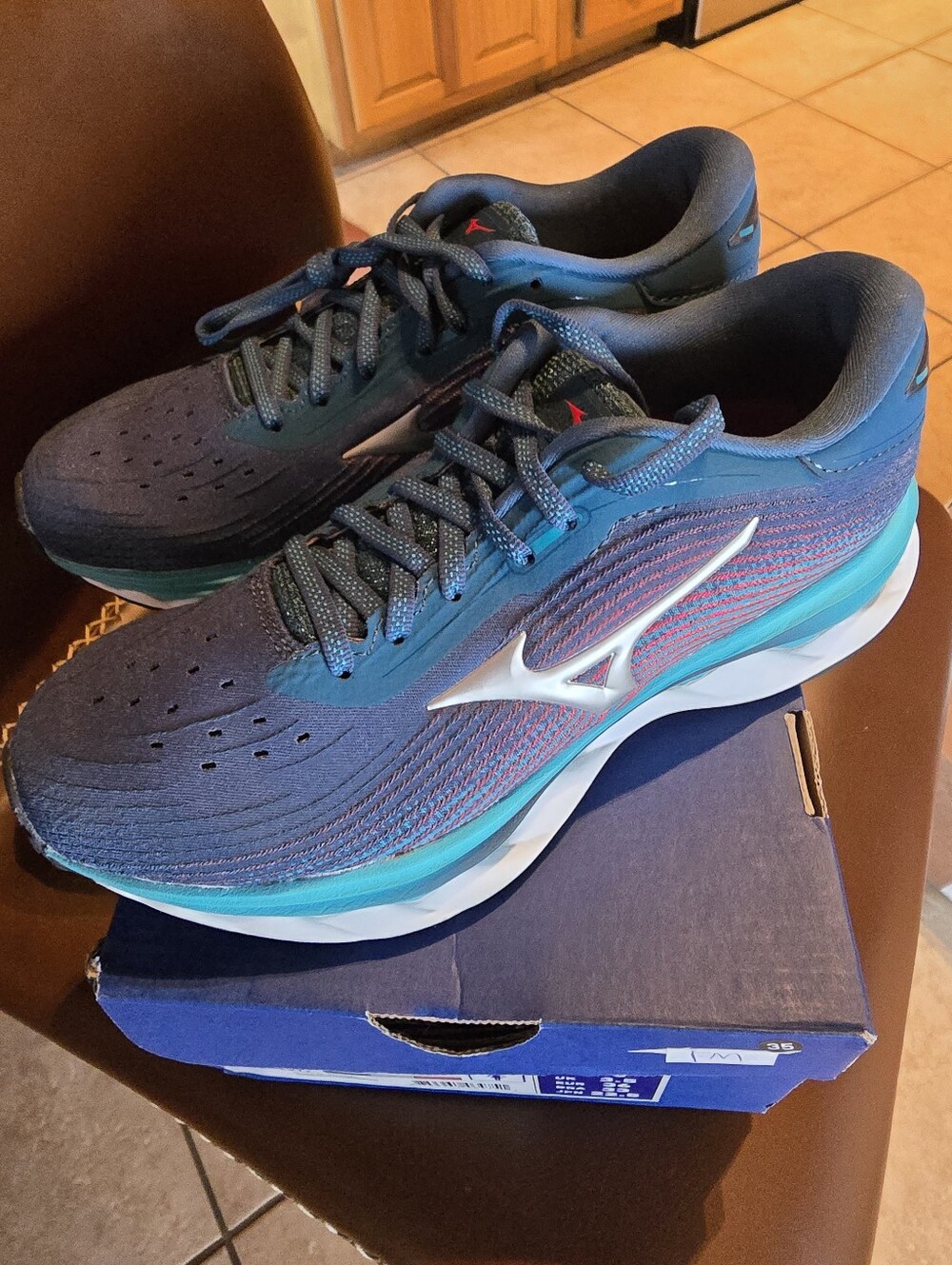Mizuno Wave Sky 5 Running Shoes in Navy & Teal